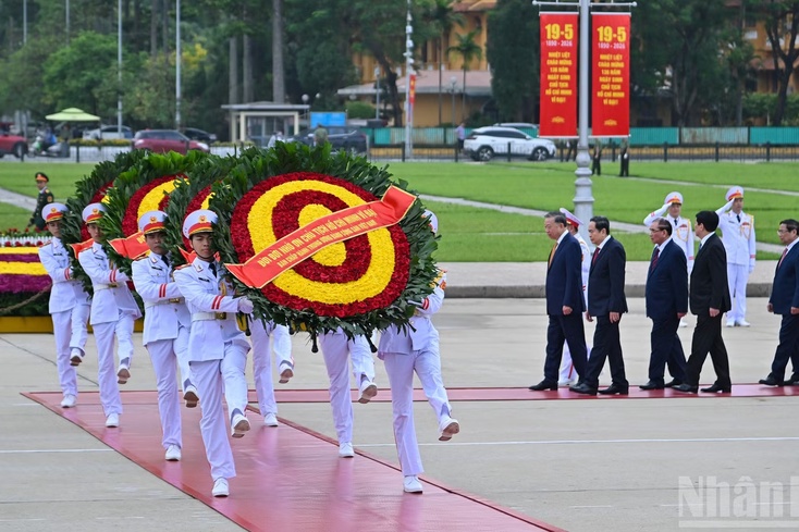 Các đồng chí lãnh đạo, nguyên lãnh đạo Đảng, Nhà nước vào Lăng viếng Chủ tịch Hồ Chí Minh