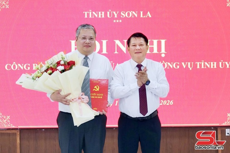 Công bố quyết định của Ban Thường vụ Tỉnh ủy về công tác cán bộ tại Đảng ủy phường Chiềng Cơi