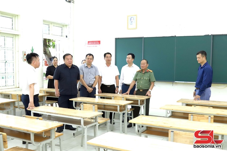 Đồng chí Phó Bí thư Tỉnh ủy, Chủ tịch Ủy ban MTTQ Việt Nam tỉnh kiểm tra công tác chuẩn bị Kỳ thi tốt nghiệp THPT năm 2026 tại Chiềng Khương, Mường Lầm, Sông Mã