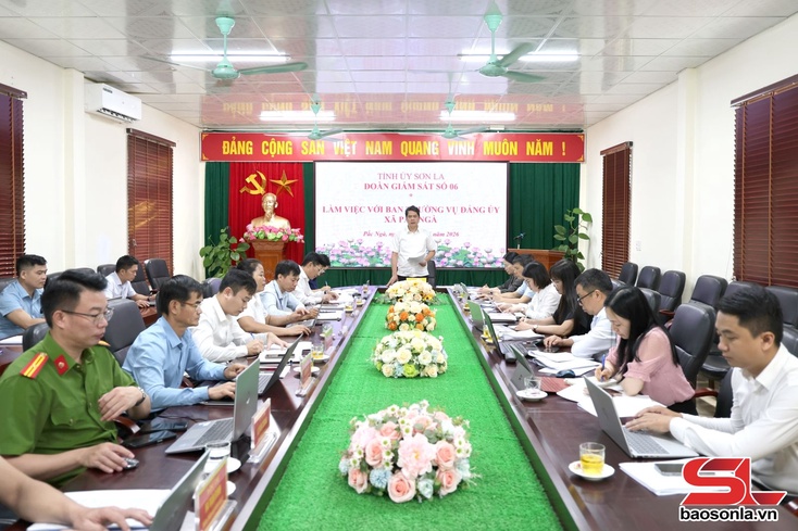 Đoàn giám sát số 6 làm việc với Ban Thường vụ Đảng uỷ xã Pắc Ngà