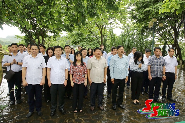 Đảng bộ Ủy ban Công tác đại biểu của Quốc hội dâng hương tại Khu Di tích lịch sử lưu niệm Trung đoàn 52 Tây Tiến