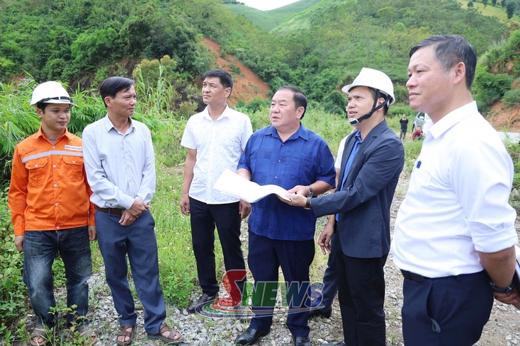 Đồng chí Chá A Của kiểm tra tiến độ một số công trình, dự án trên địa bàn các xã Sông Mã, Huổi Một, Chiềng Sơ