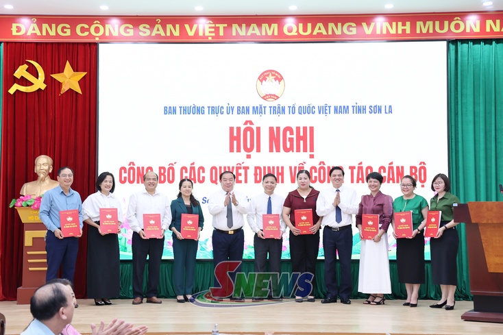 Hội nghị công bố các quyết định về công tác cán bộ