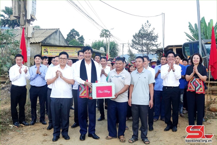 Party Central Committee member attends Great National Unity Festival in Muong Chanh