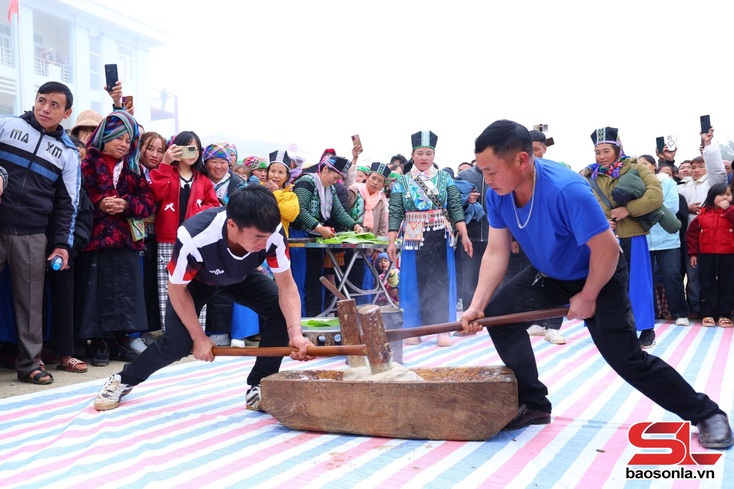  Hnuz grâuv pax nthuôr txux chi Hmôngz xã Xím Vàng