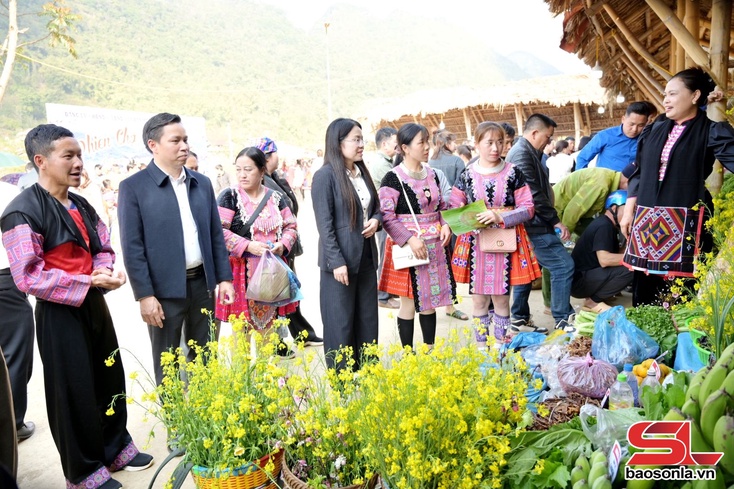 Pộn dỏn phiên chợ xuân Chiêng Hặc