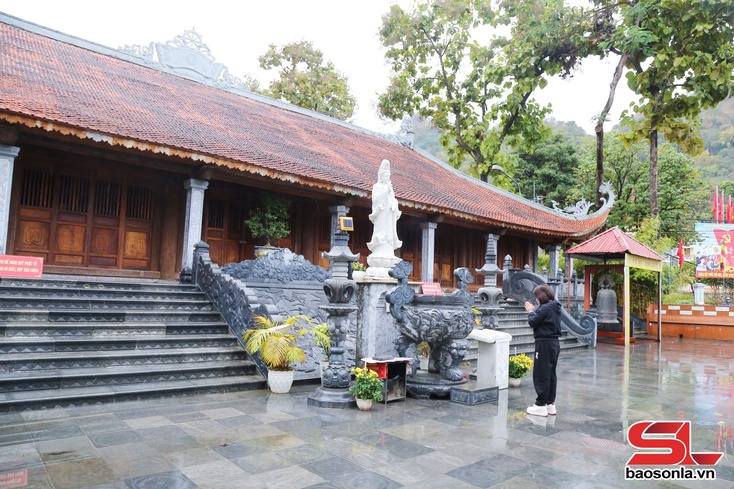 Bax njôngr tok kruô tuôx hlơưr shaz, saiz tsêr mnov hâu shông yiaz 