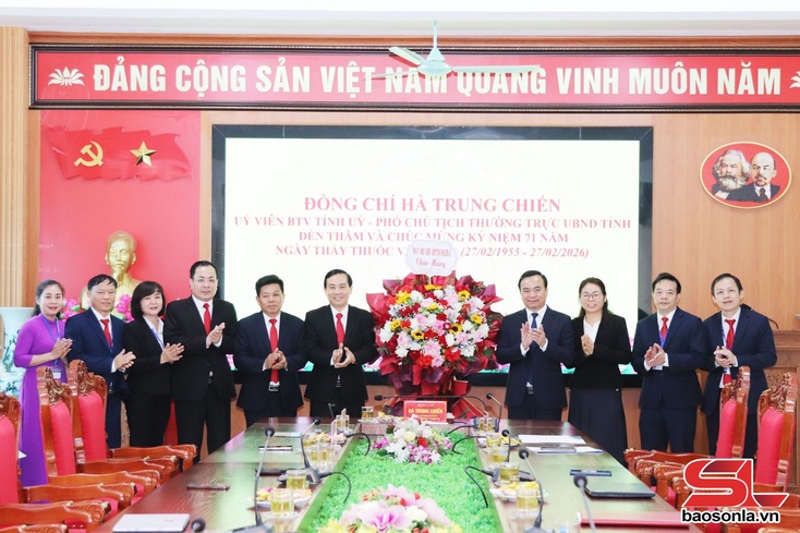 Provincial leader extends congratulations to Department of Health on Vietnamese Doctors’ Day