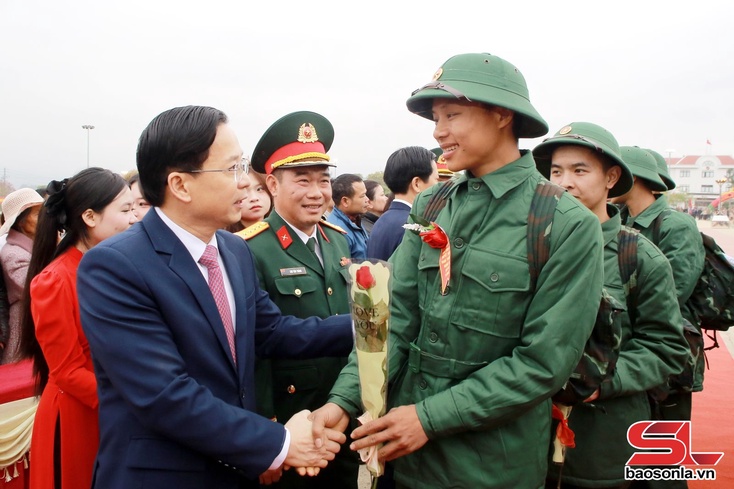 Tư lệnh Quân khu 2 thiaz Bí thư Tỉnh ủy Sơn La côngv jias zok thiaz nhav tuz hluôk muk por hưv têz qơưk ntơưv phường Mộc Châu