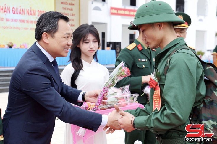 Pua nua 140 thanh niên nẳng pưng xã phổng Yên Châu ók tang mưa bộ đội 