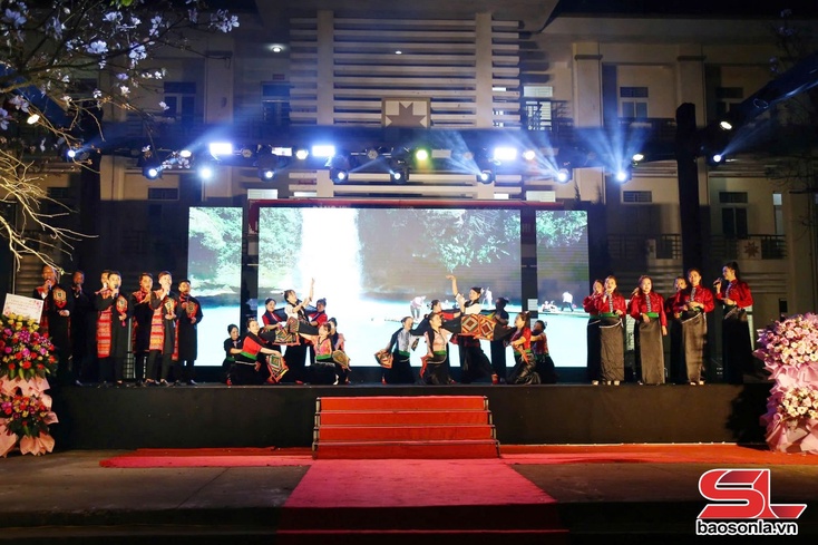 To Mua commune Ban Flower Festival 2026 opens