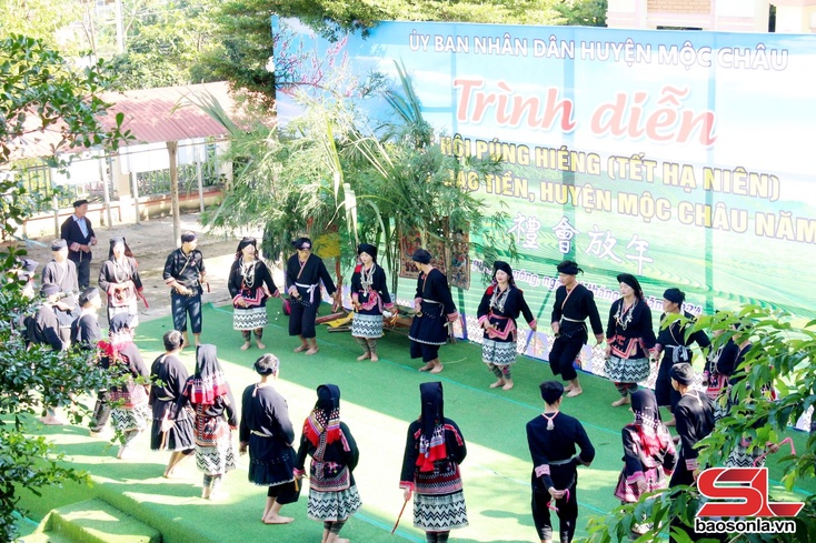 Chox têx txux chi jông “Nthuôr yênhx cêr lov jêv”