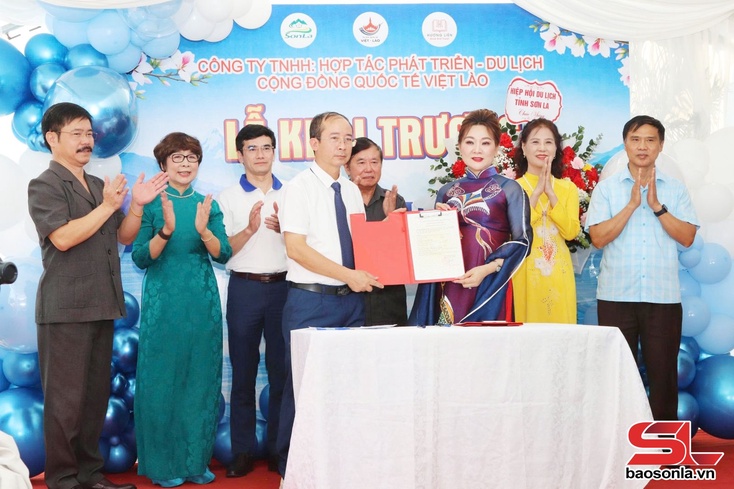 Kriz zôngv Văn phòng nuôv zax Hương Liên