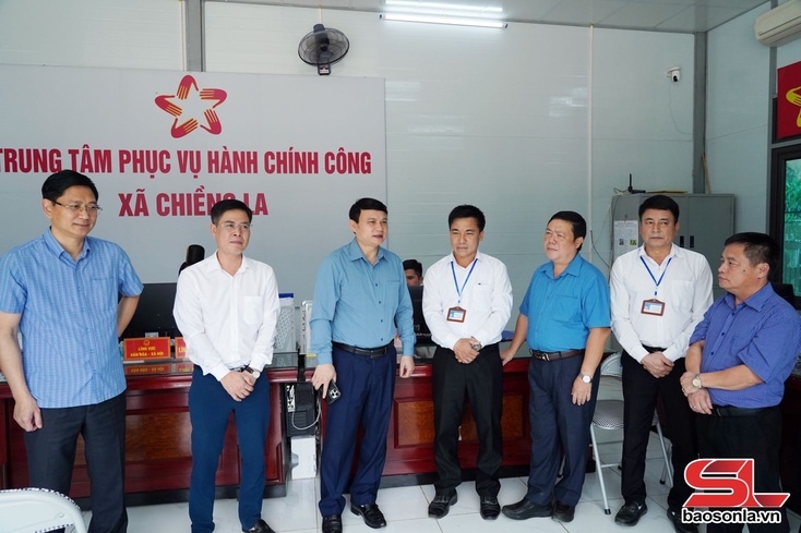 Vice Chairman of provincial People’s Committee works in Chieng La commune