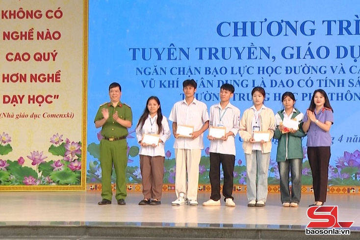 More than 1,000 Yen Chau High School students given school violence prevention education