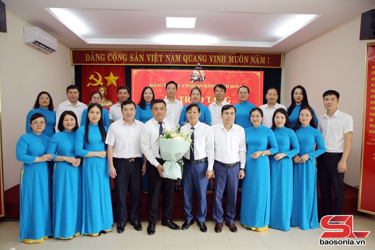 Đảng ủy Cxuô cơ quan Đảng tỉnh muôz côngz mênhx Đảng jias 19/5