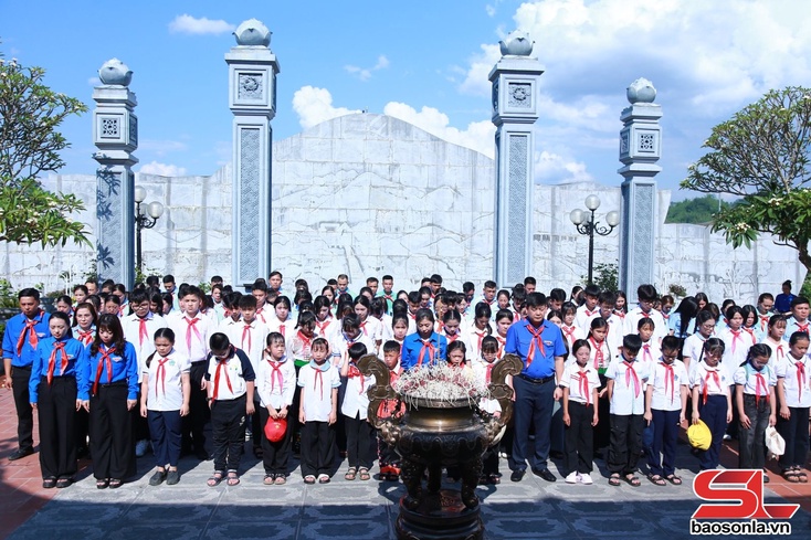 Tỉnh đoàn hlơưr shaz ntơưv thax hlơưr shaz trâu Zơưv Côngz Hôx yar tiax lox Tây Bắc