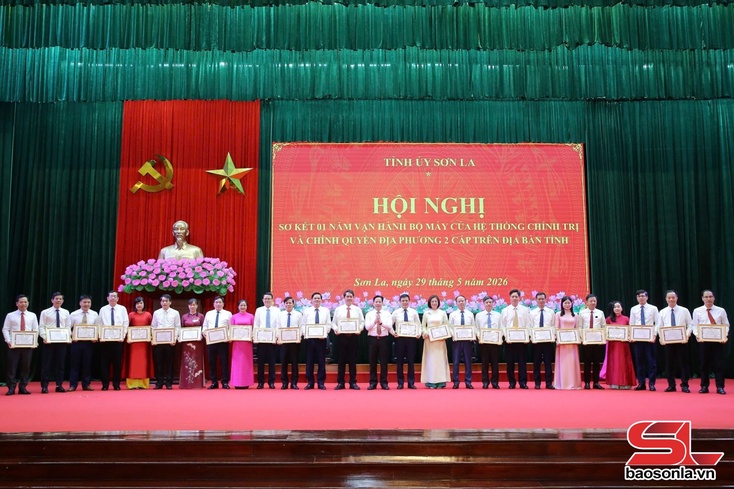 Sơn La nhẳn danh lang đì pì nưng chấp năm bón dệt xanh chuông chính trị cánh chính quyên địa phương 2 cấp