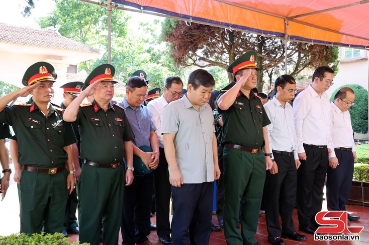 Pồng cuồng bók, tảy hường bốn hà mú anh hùng liệt sĩ nẳng Nghĩa trang liệt sĩ phường Tô Hiệu
