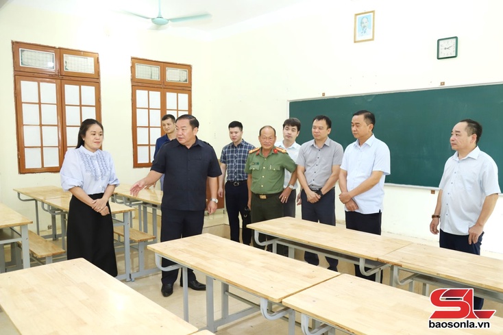 Đồng chí Phó Bí thư Tỉnh ủy, Chủ tịch Ủy ban MTTQ Việt Nam tỉnh kiểm tra vịa khặn khang hảư Kỳ thi tốt nghiệp THPT pì 2026 nẳng Chiềng Khương, Mương Lăm, Sông Mã