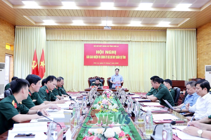 Jias cơưv zok hâux lưv trâu Chính ủy Bộ CHQS tỉnh Sơn La