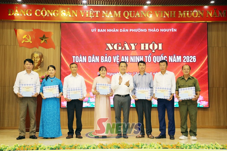 Đồng chí Chủ tịch UBND tỉnh chôm hặp mự hội Tênh lài dần mương pảy che tiêng àn bản mương nẳng phương Thảo Nguyên