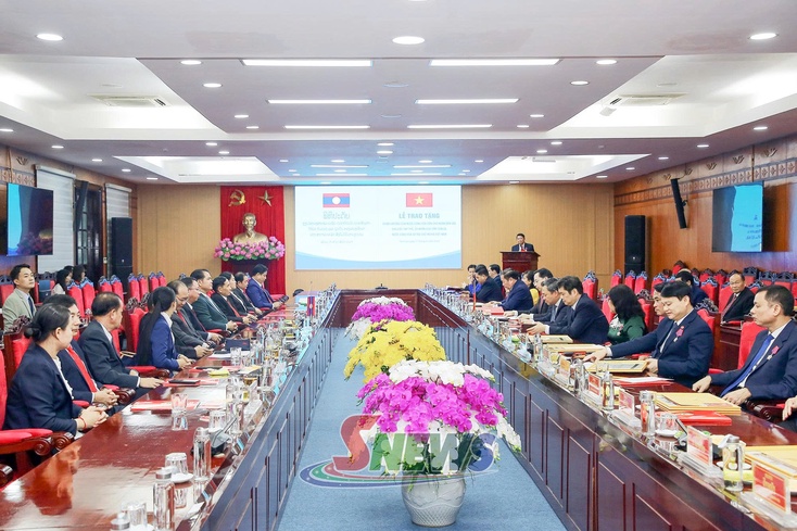 Jias puz Côngz mênhx ntơưv têz qơưk Lok Tsuôk trâu têx paz pơưs, tus khênhx tỉnh Sơn La