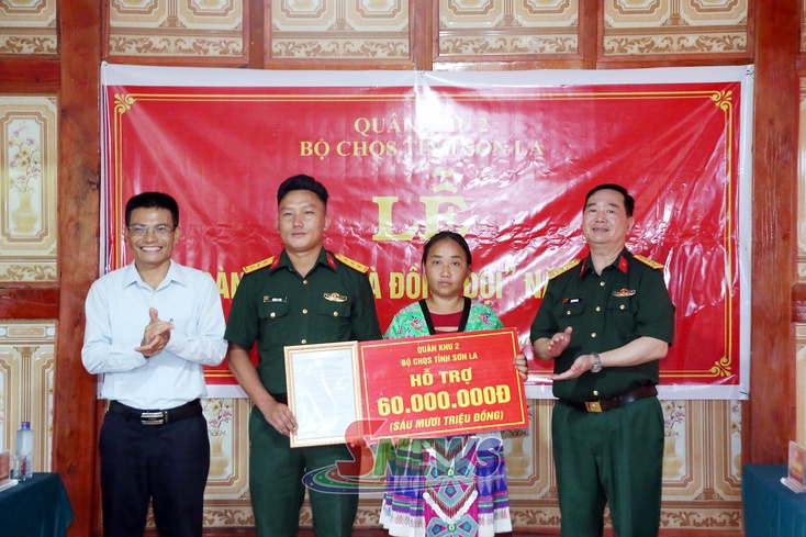 Muôz zok sir zôngv “Tsêr nhoz fôngx zưs côngv nhiax uô” ntơưv xã Mường Lầm