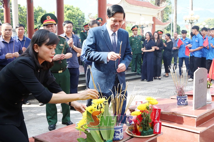 Kriz uô đaz kruôk thiaz phâuk 1 hưv poz cxa Liệt sĩ ntơưv Vax nza Liệt sĩ xã Yên Châu