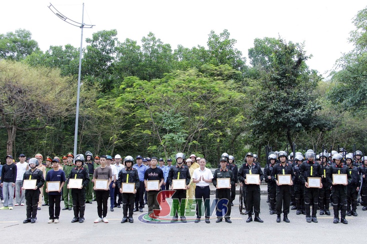 Drill on prevention of mass gatherings, demonstrations causing public order disturbances held at Son La Hydropower Plant
