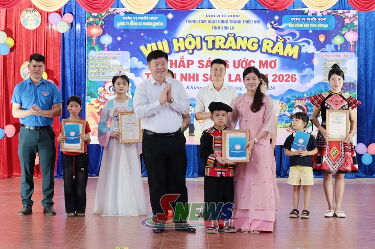 Kriz Lov jêv grâuv pax hli đra "Bôngs nzir nhuôv zâuk Sơn La cêr nyơư" ntơưv Mường Khiêng