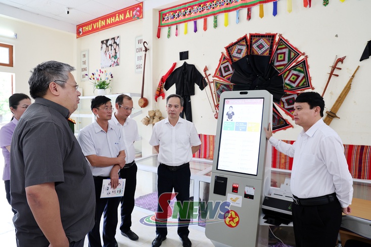 Public service kiosk rollout in Chieng Mung, Chieng Coi inspected