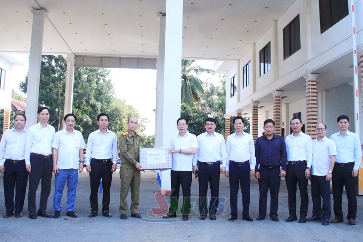 Son La delegation begins visit to Laos’ Houaphanh province
