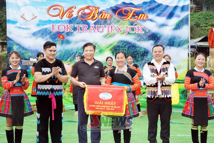 Gameshow "Kriz cêr lov jêv trâu jêx jok" ntơưv xã Suối Tọ