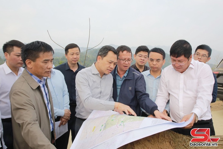 Đồng chí Chủ tịch UBND tỉnh kiểm tra thực địa các dự án giao thông trọng điểm