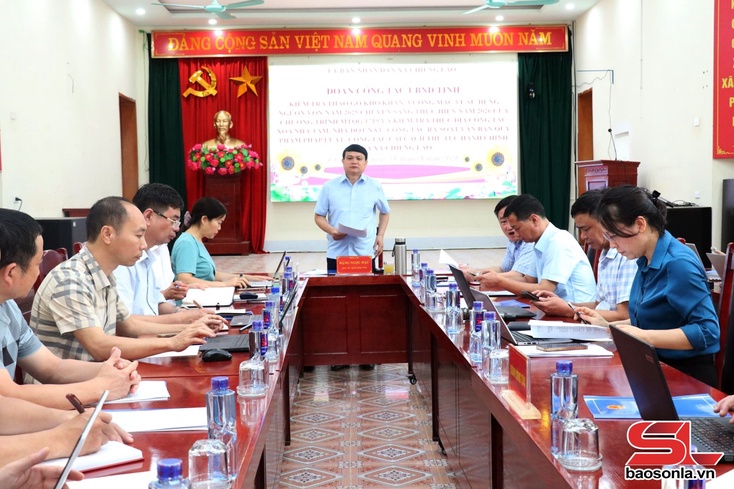 Đồng chí Phó Chủ tịch UBND tỉnh làm việc tại xã Chiềng Lao