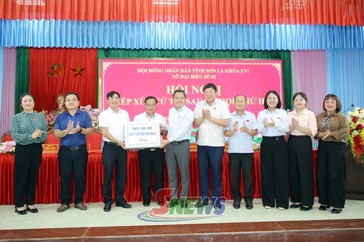 Đồng chí Chủ tịch UBND tỉnh tiếp xúc cử tri xã Xuân Nha
