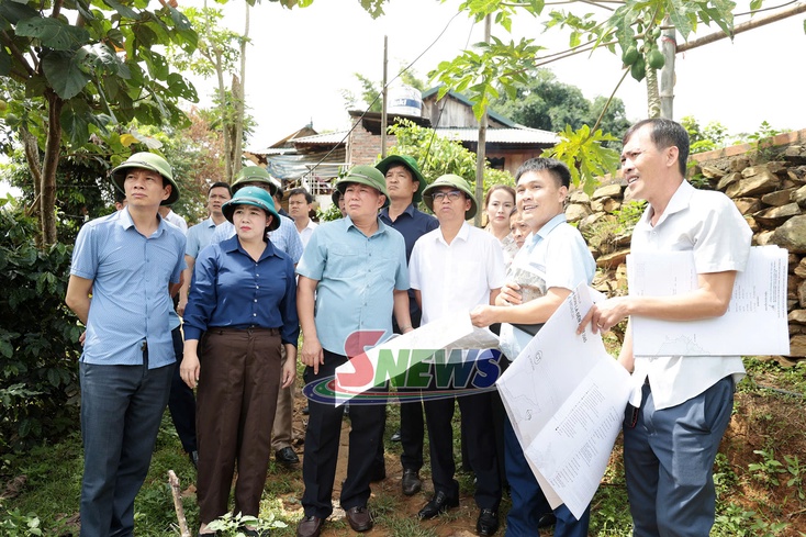 Đồng chí Phó Bí thư Thường trực Tỉnh ủy, Chủ tịch HĐND tỉnh làm việc với xã Mường Chanh và Phiêng Cằm