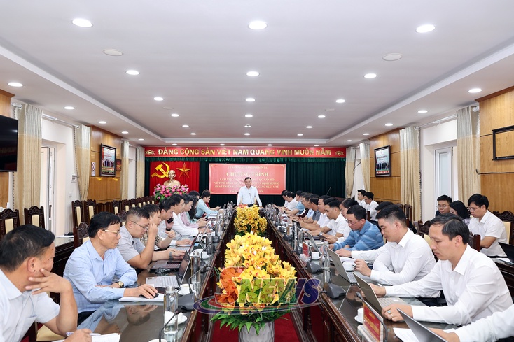 Đồng chí Phó Chủ tịch Thường trực UBND tỉnh làm việc với các xã khu vực Vân Hồ