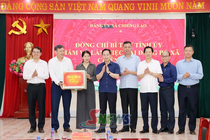 Đồng chí Bí thư Tỉnh ủy làm việc với xã Chiềng Lao