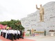Các đồng chí lãnh đạo tỉnh dâng hương, dâng hoa Tượng đài Bác Hồ, Đền thờ Bác Hồ và dâng hương tưởng niệm các Anh hùng liệt sĩ Nhà tù Sơn La